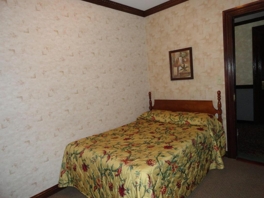 Kamer met Queensize Bed en Gedeelde Badkamer