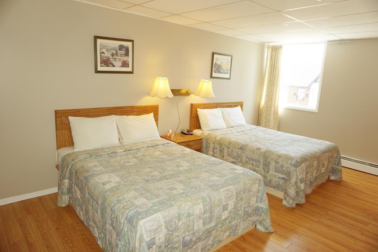 Queen Room Two Queen Beds Non-Smoking
