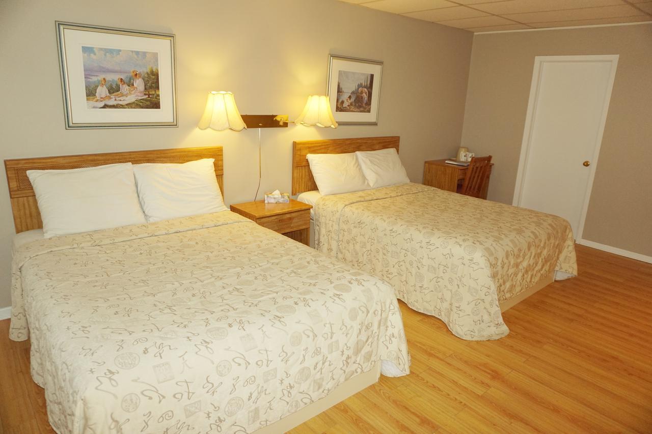 Queen Room Two Queen Beds Non-Smoking