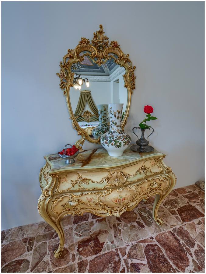 Suite con Vasca Idromassaggio e Vista Giardino