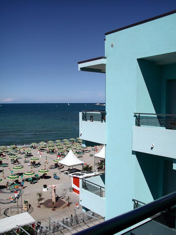 Camera Matrimoniale/Doppia con Letti Singoli con Balcone e Vista Mare