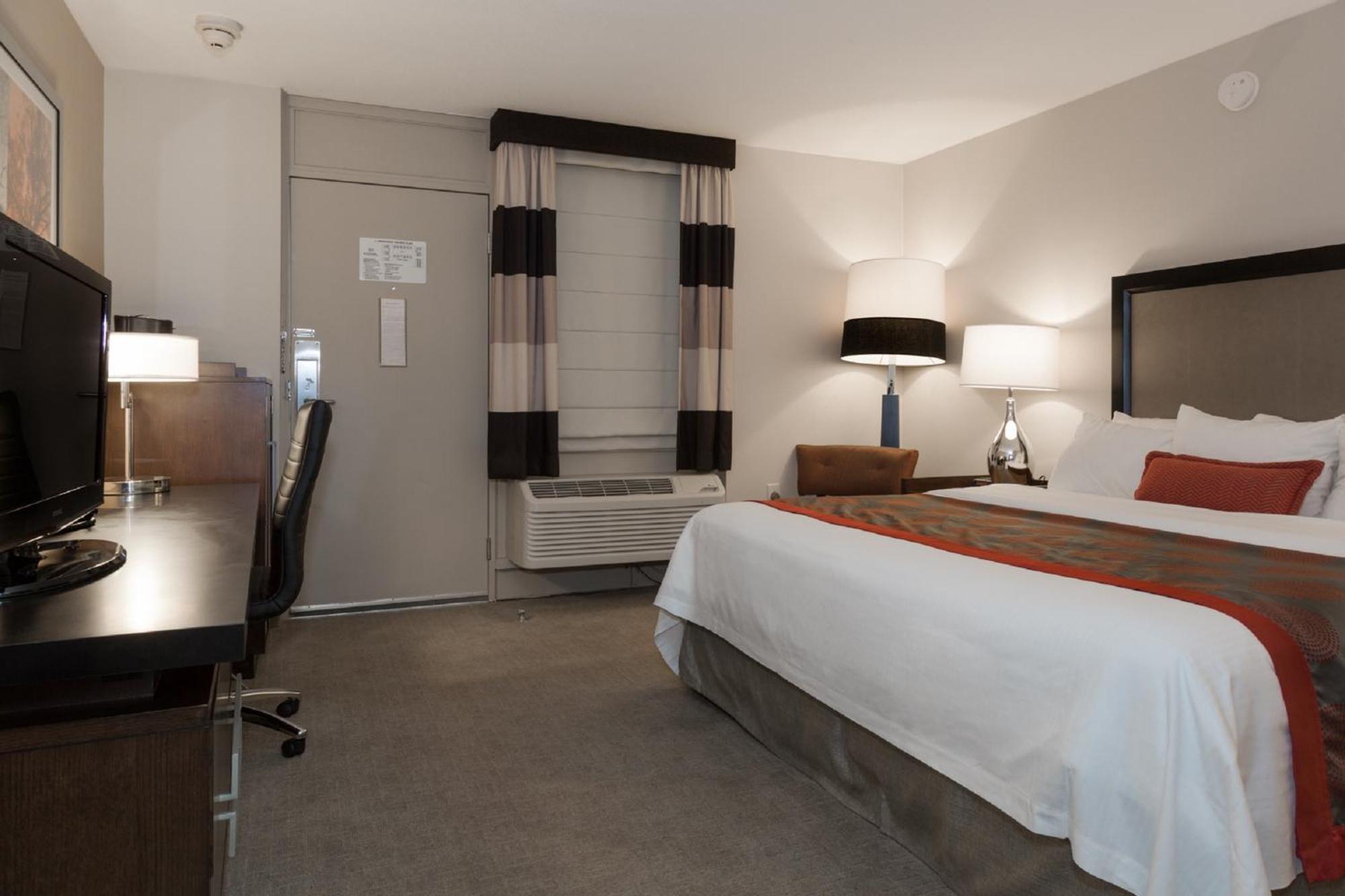 Double Room with Two Double Beds and Pool View - Non-Smoking,673910241:JPEG