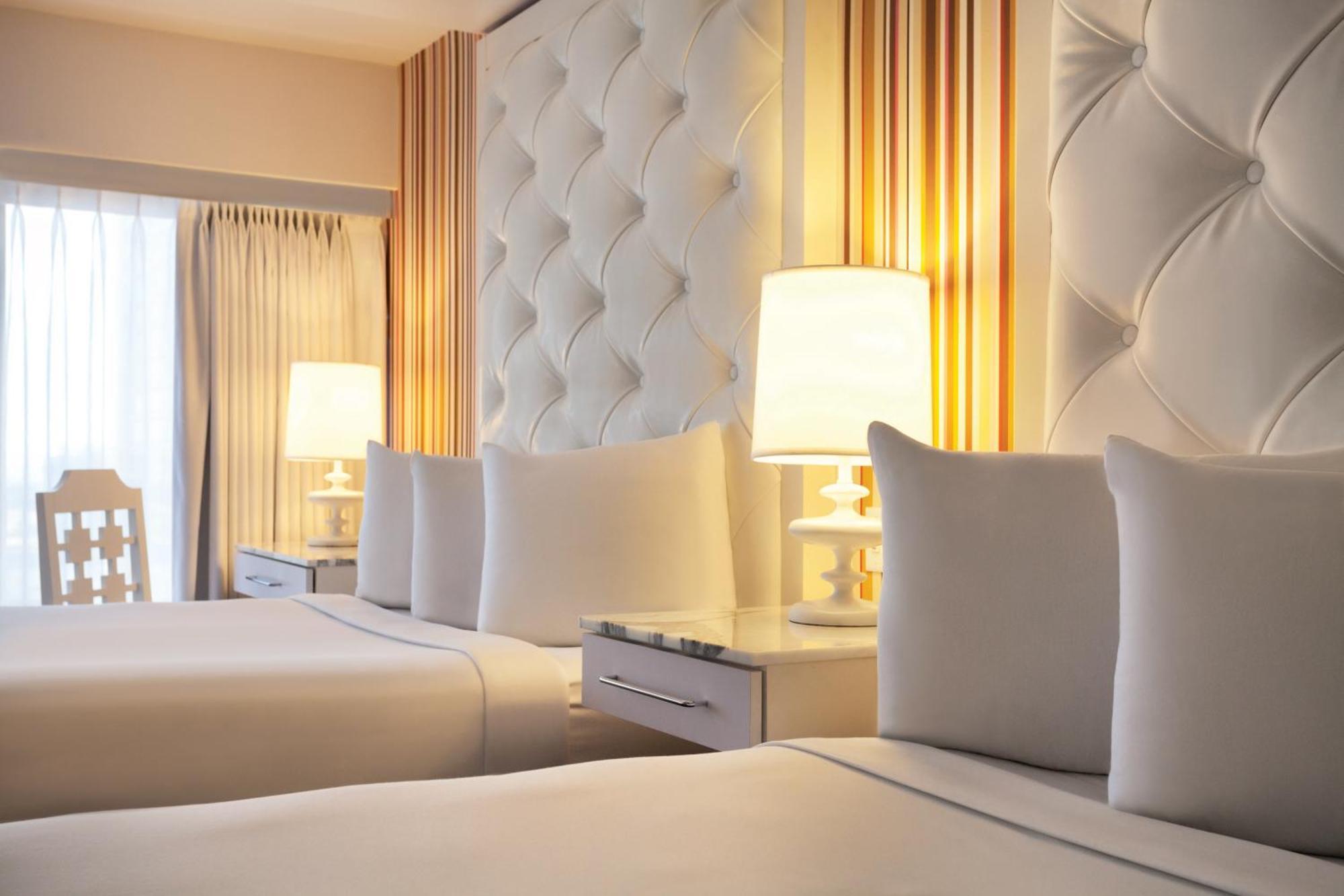 Go Room, 2 Queens, High Roller View, Non-Smoking