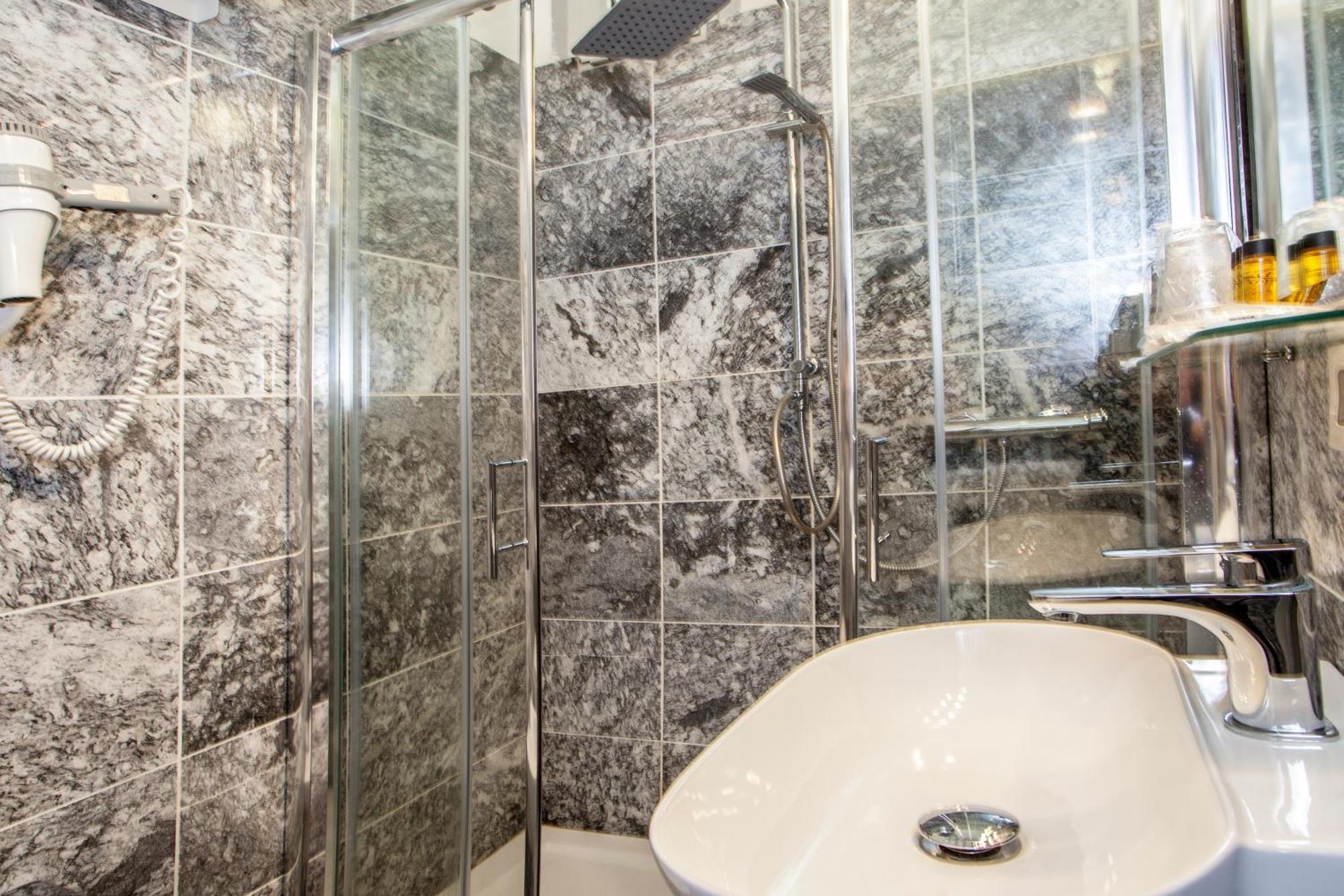 Quarto com 2 Camas de Solteiro