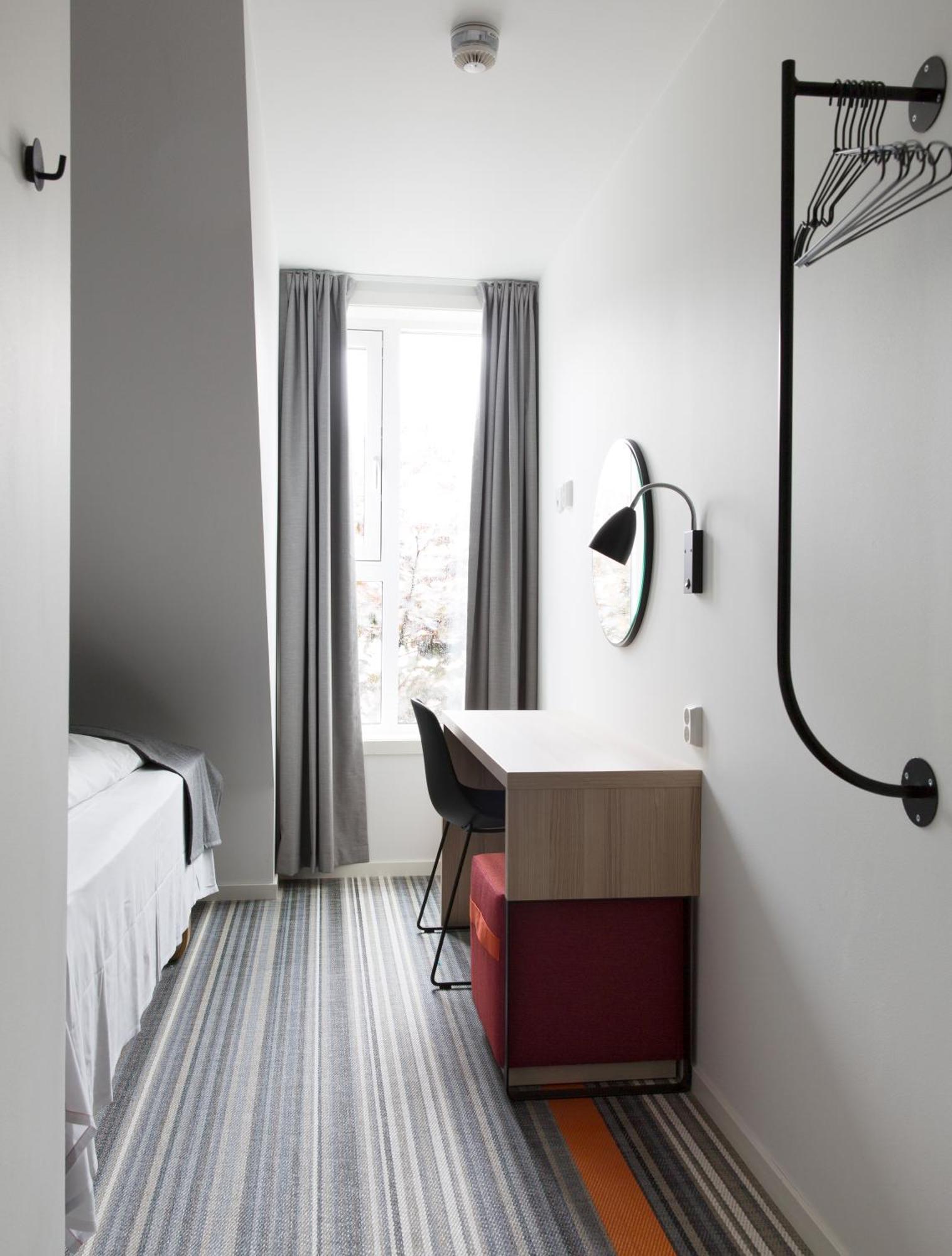 Single Room,682921194:JPEG
