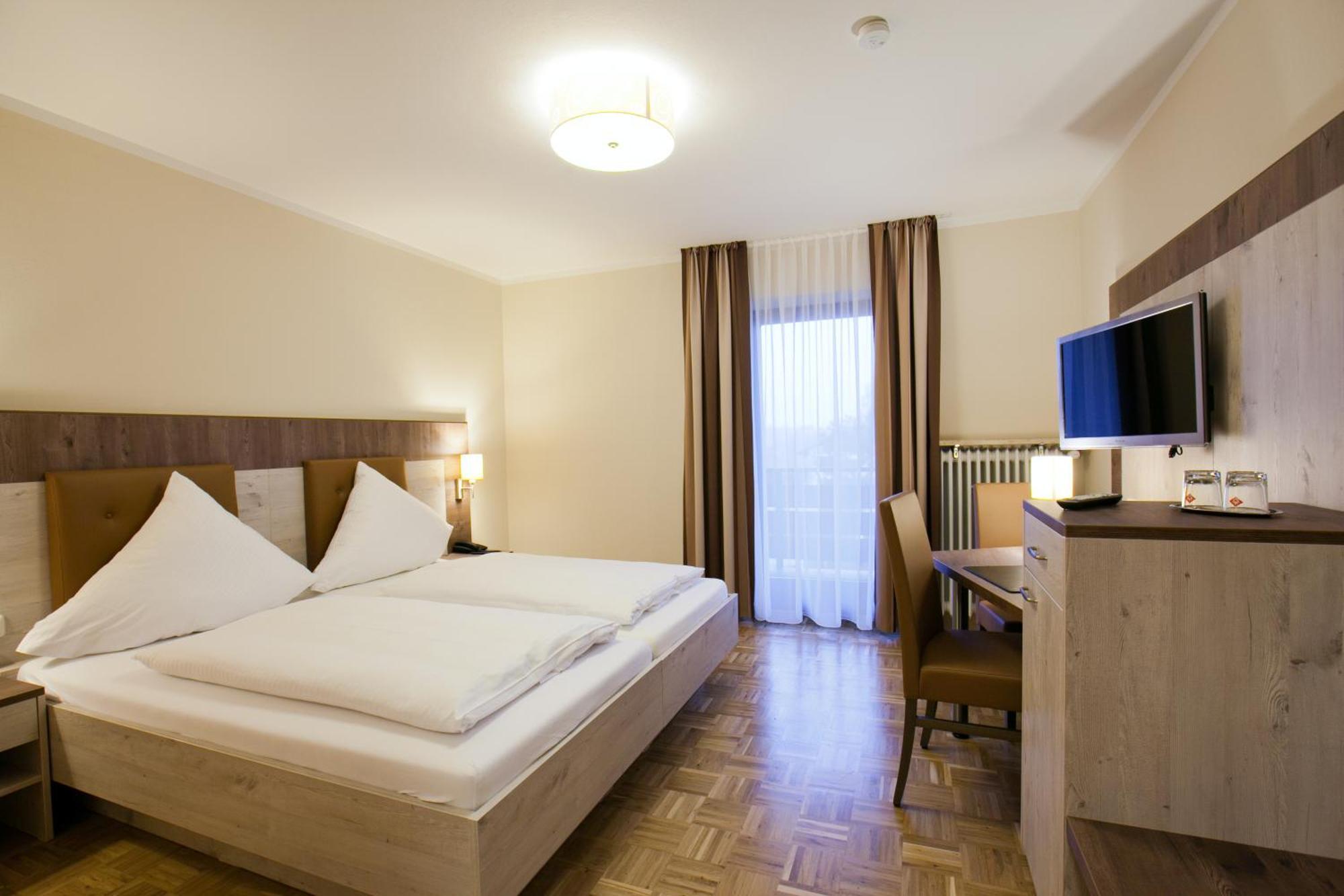 Double Room -  Classic,687680868:JPEG