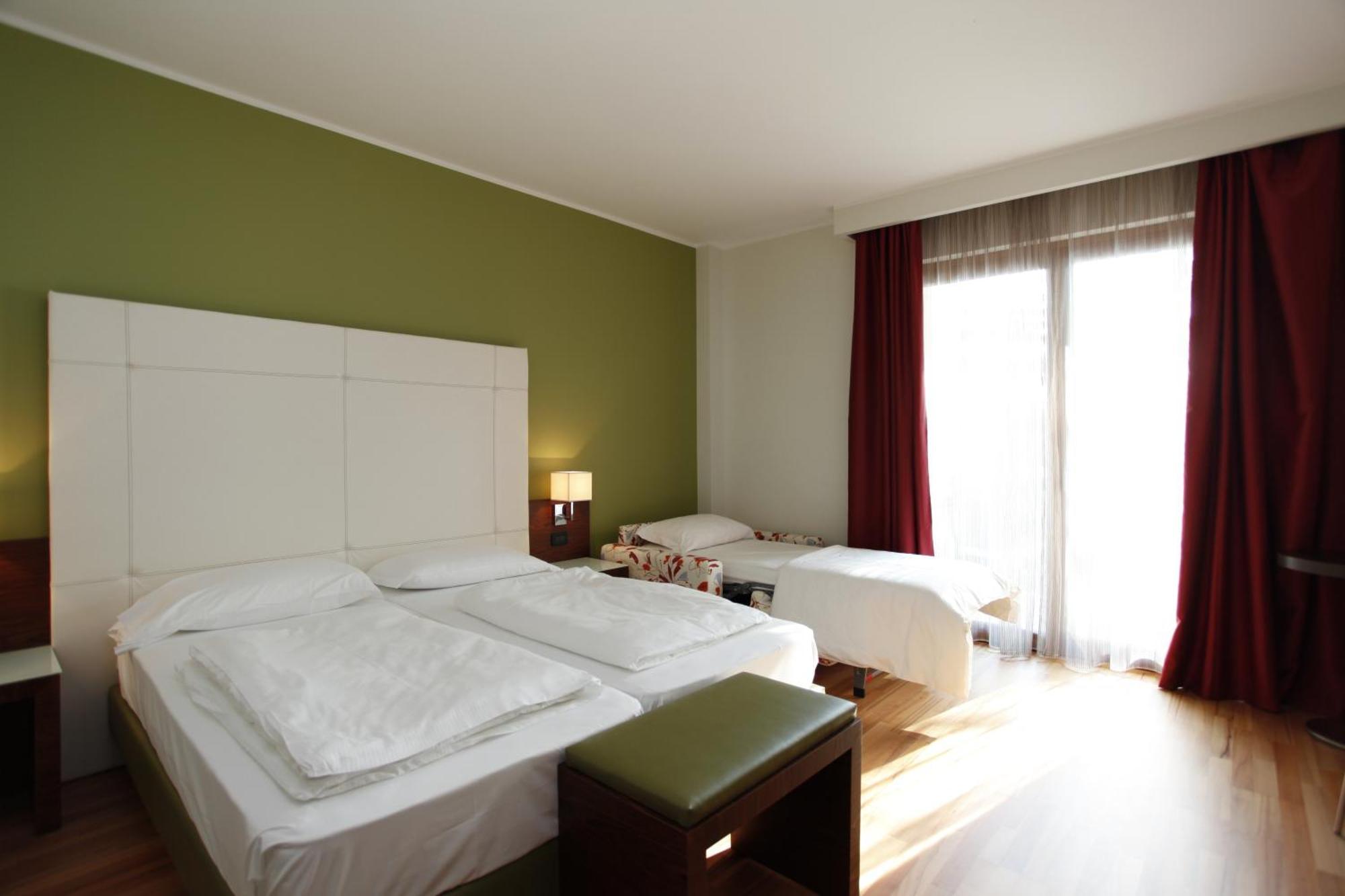 Triple Room with Lake View