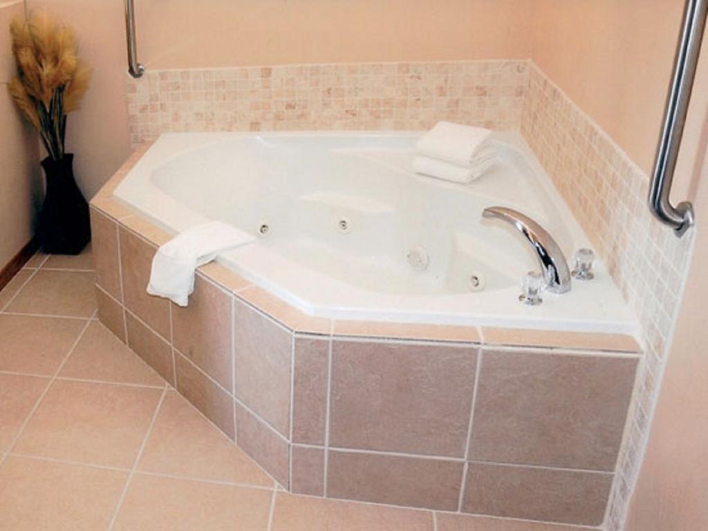 King Suite with Spa Bath