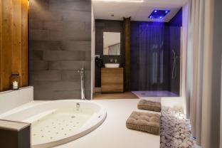 Premium Double Room with Jacuzzi,111986514:JPEG