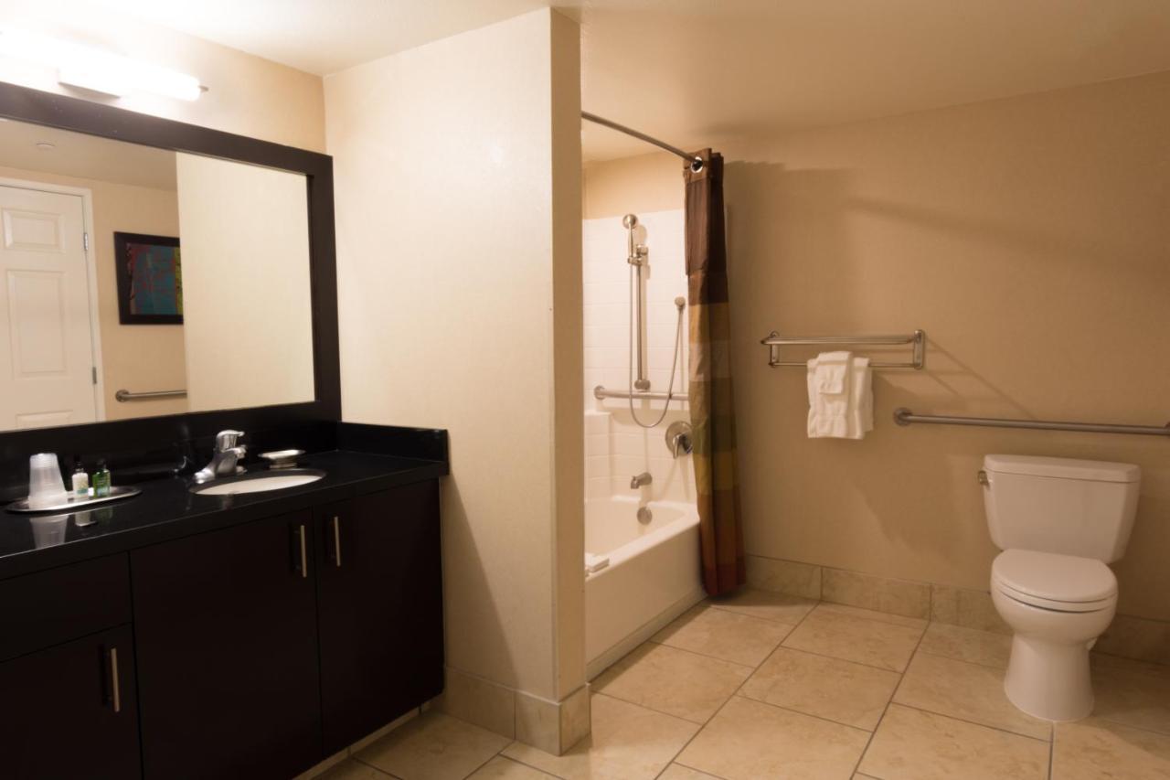 One-Bedroom Suite ADA,1498973047:JPEG
