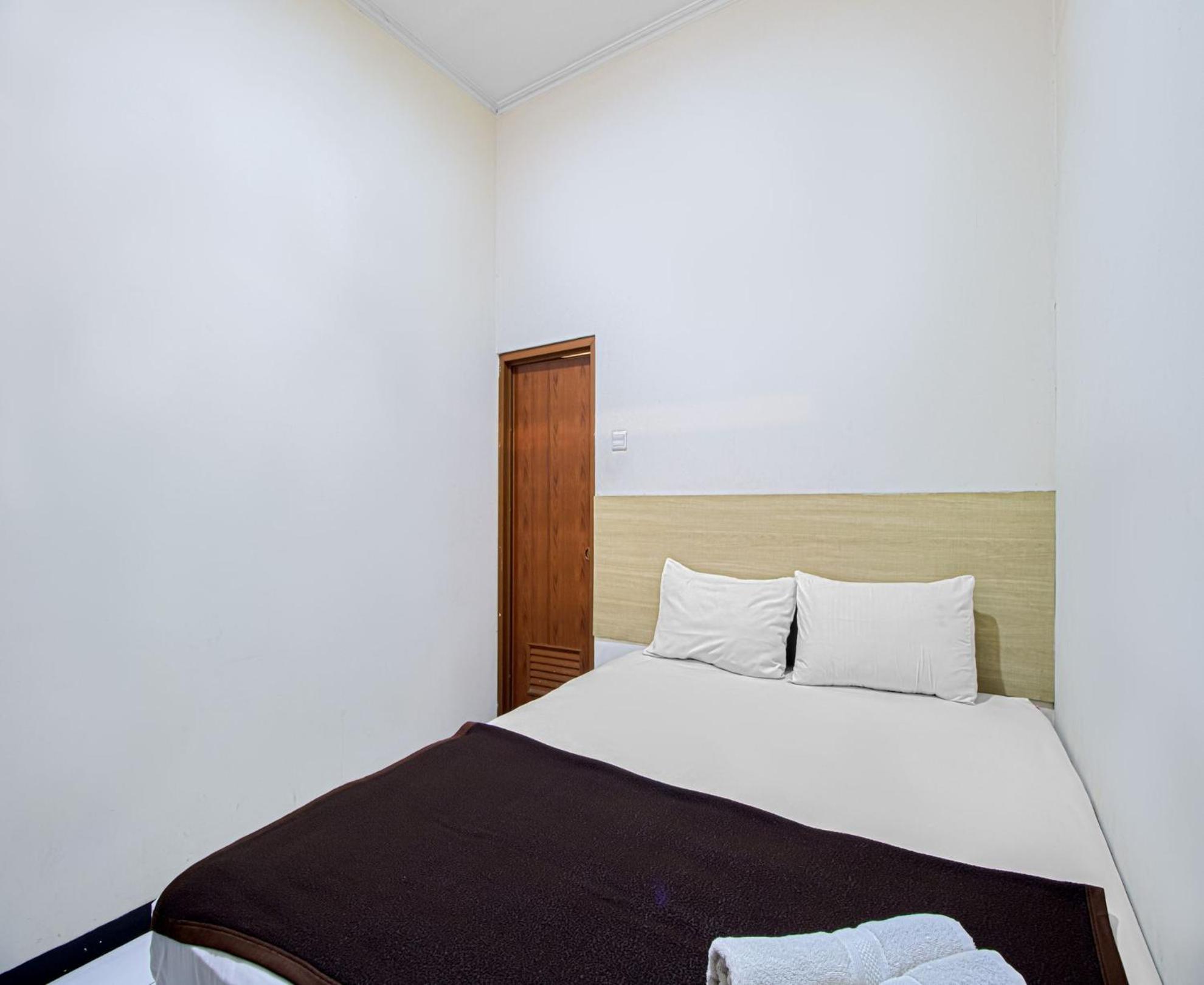 Standard Double Room with Shared Bathroom