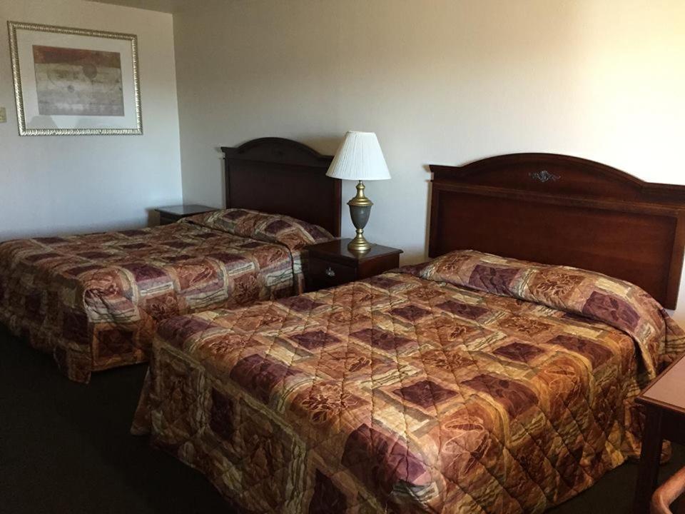 Queen Room Two Queen Beds Non-Smoking,698256843:JPEG