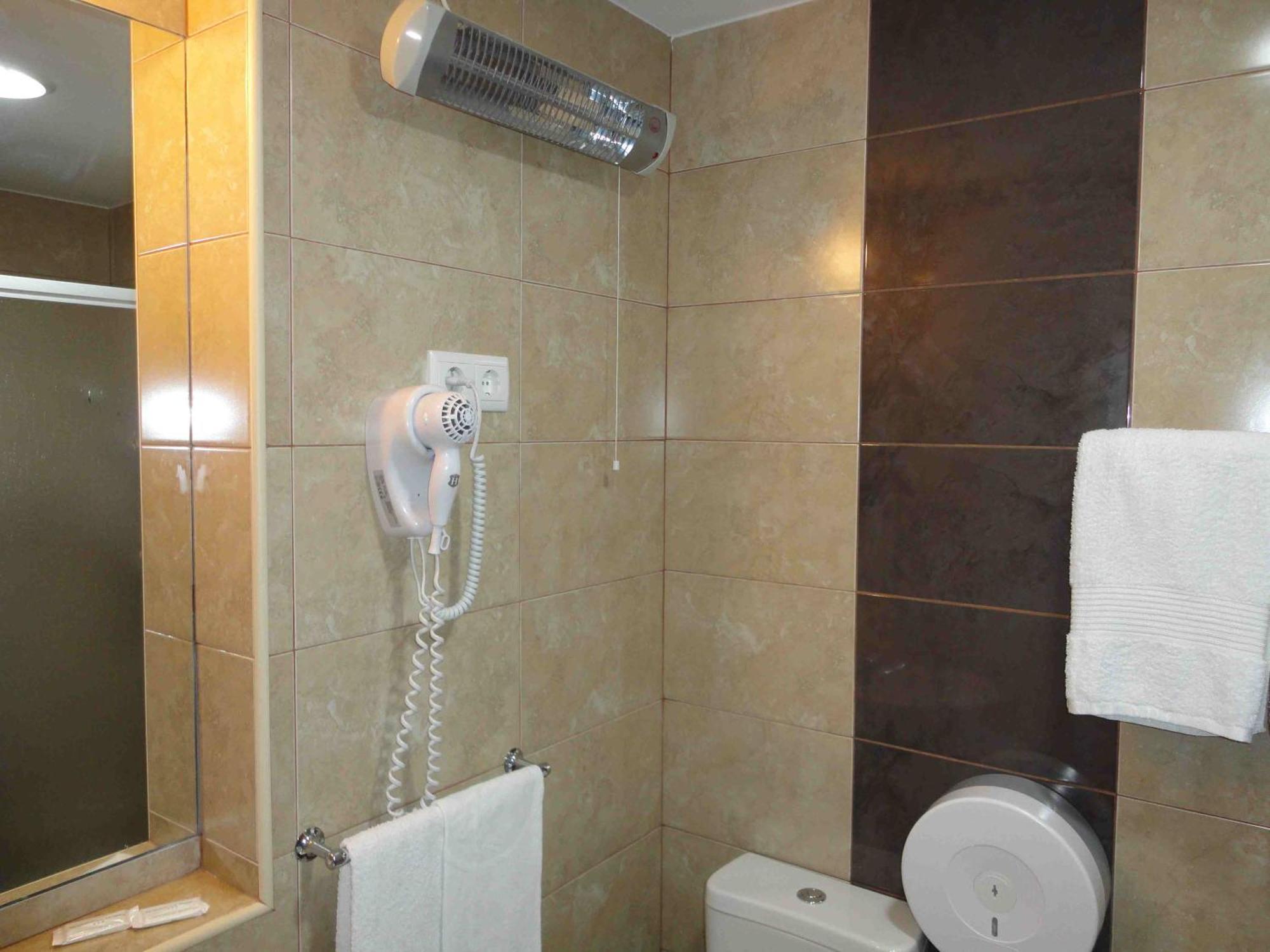 Quarto Familiar (3 Adultos)