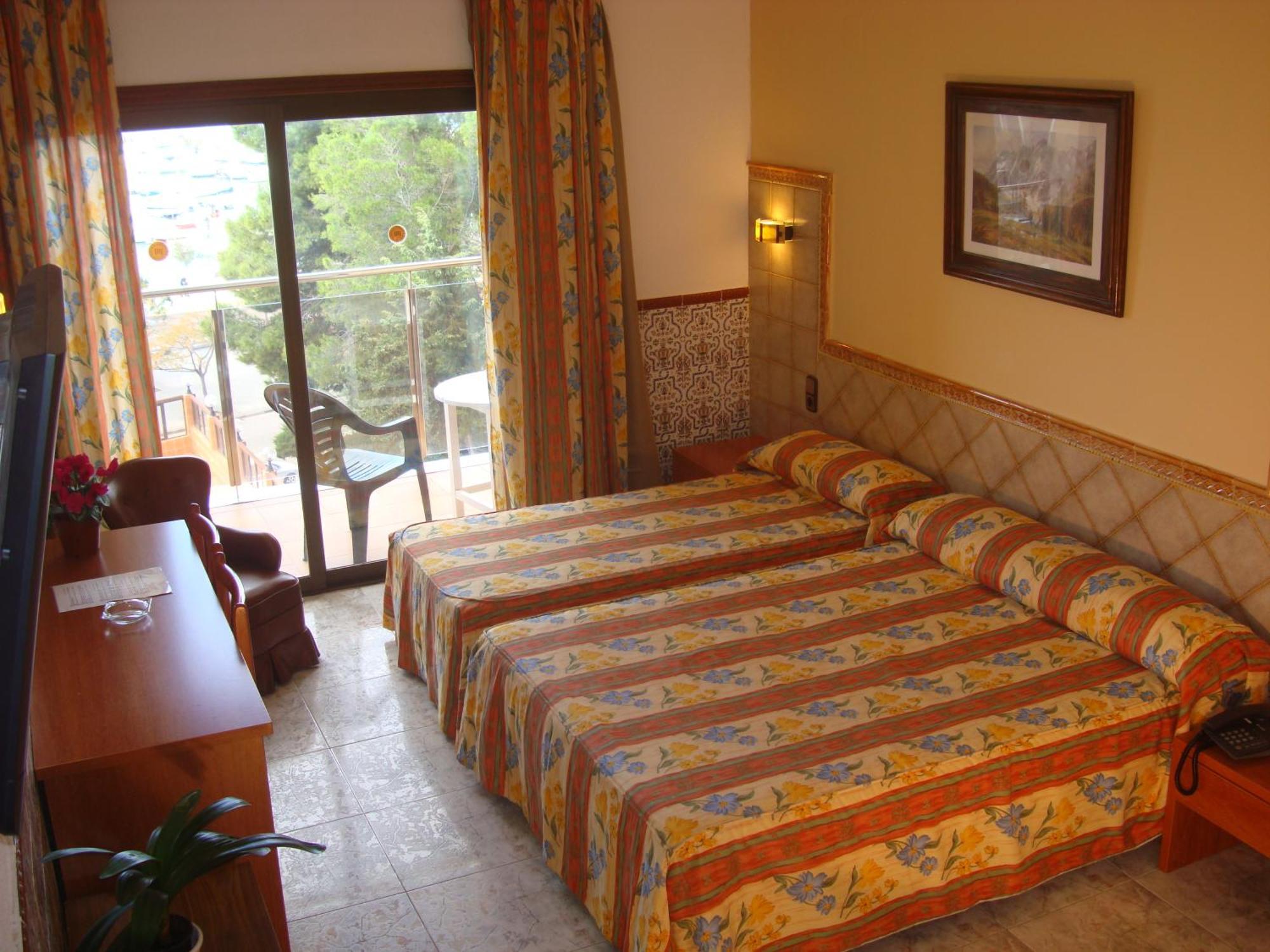 Double or Twin Room Sea View