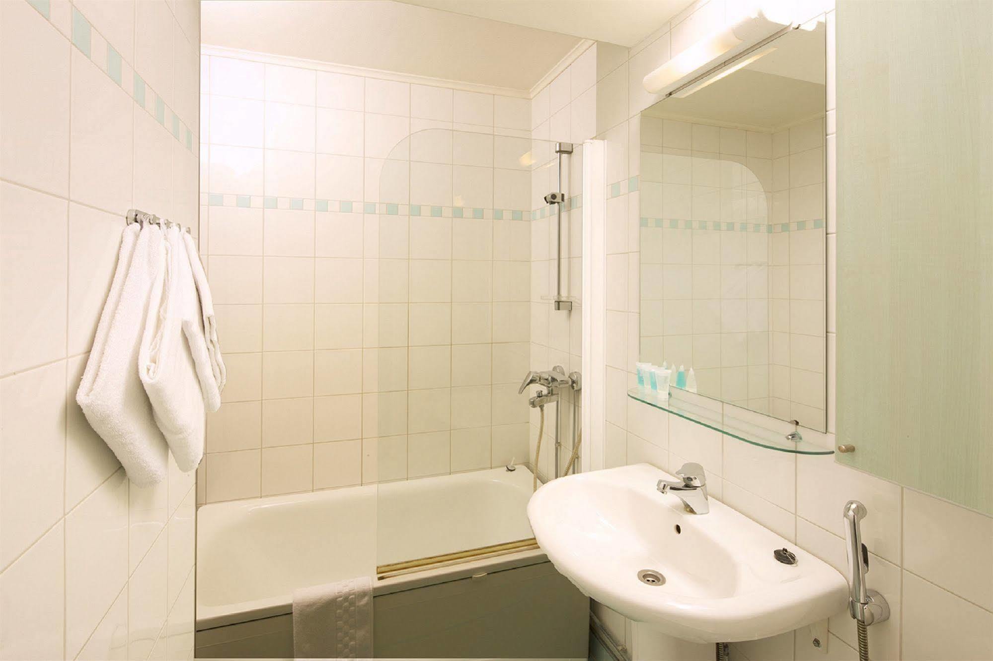 One-Bedroom Apartment (4 Adults)