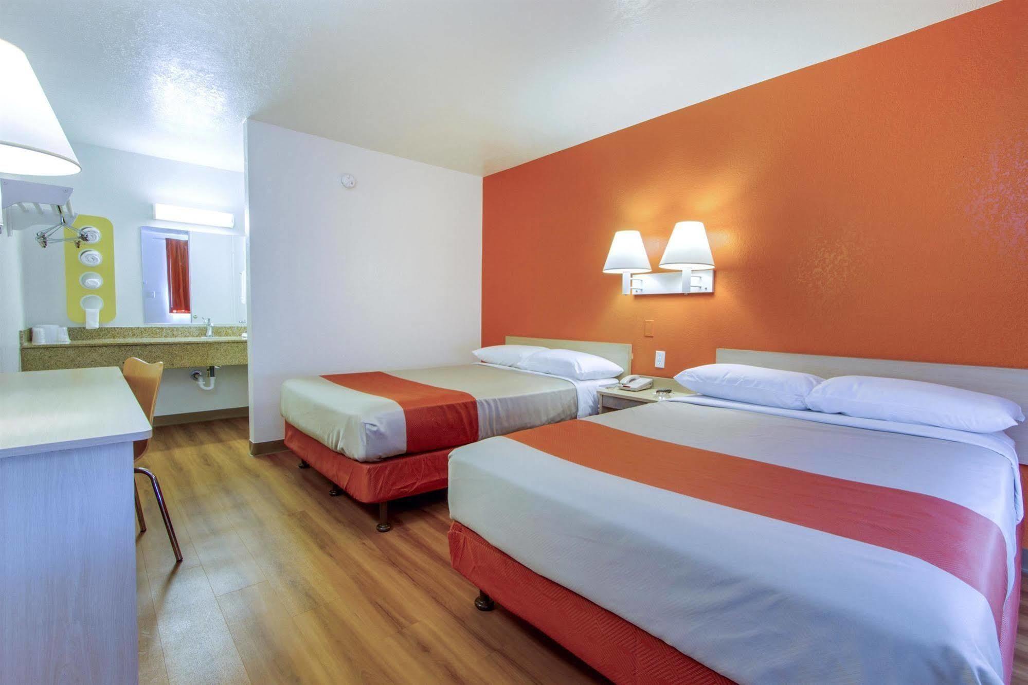 Standard Double Room with Two Double Beds/ Smoking