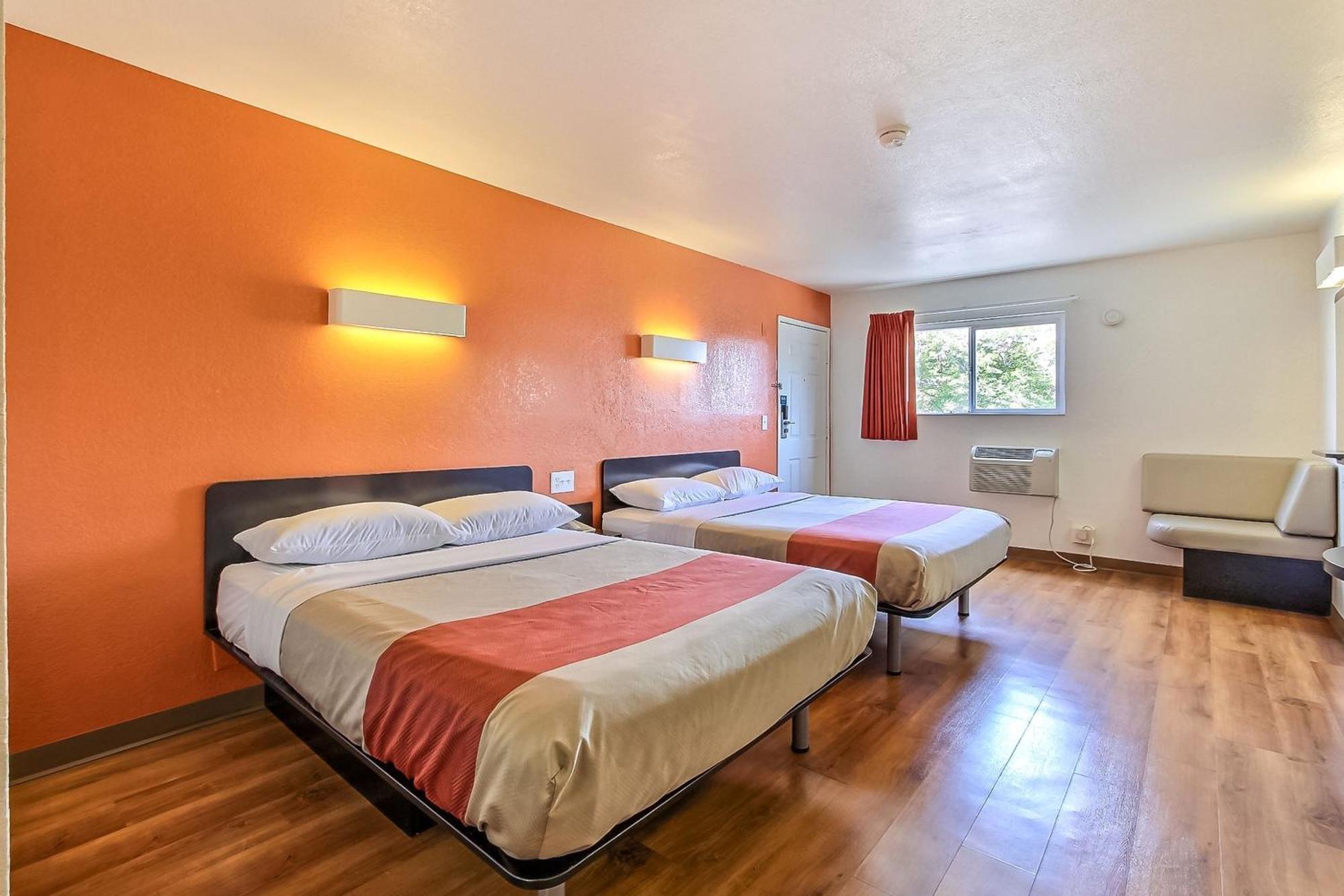Deluxe Quadruple Room,1707986994:JPEG