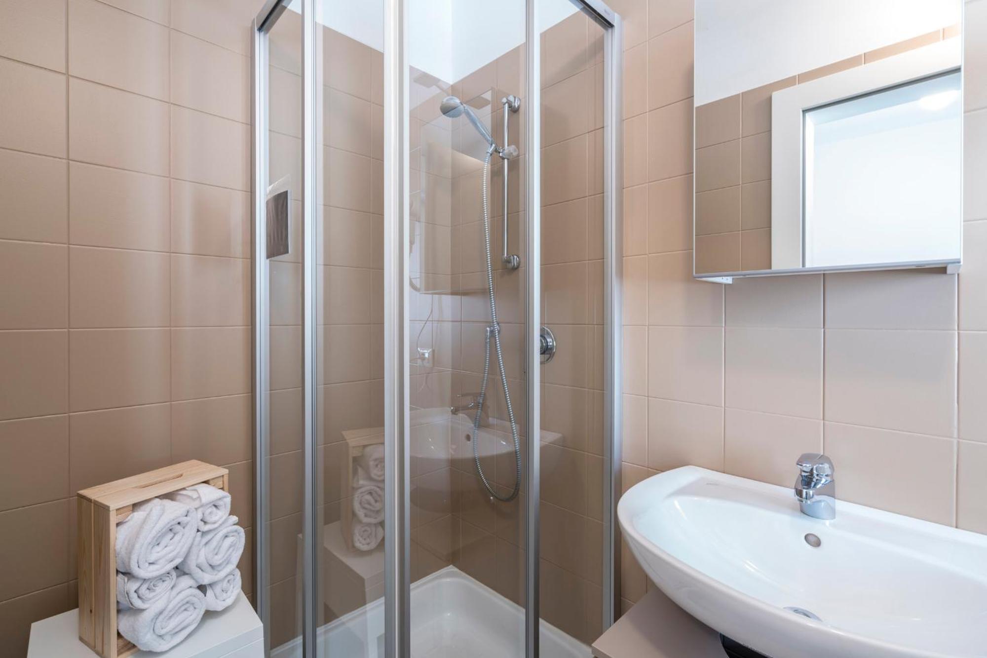 Standard Single Room,1028085940:JPEG