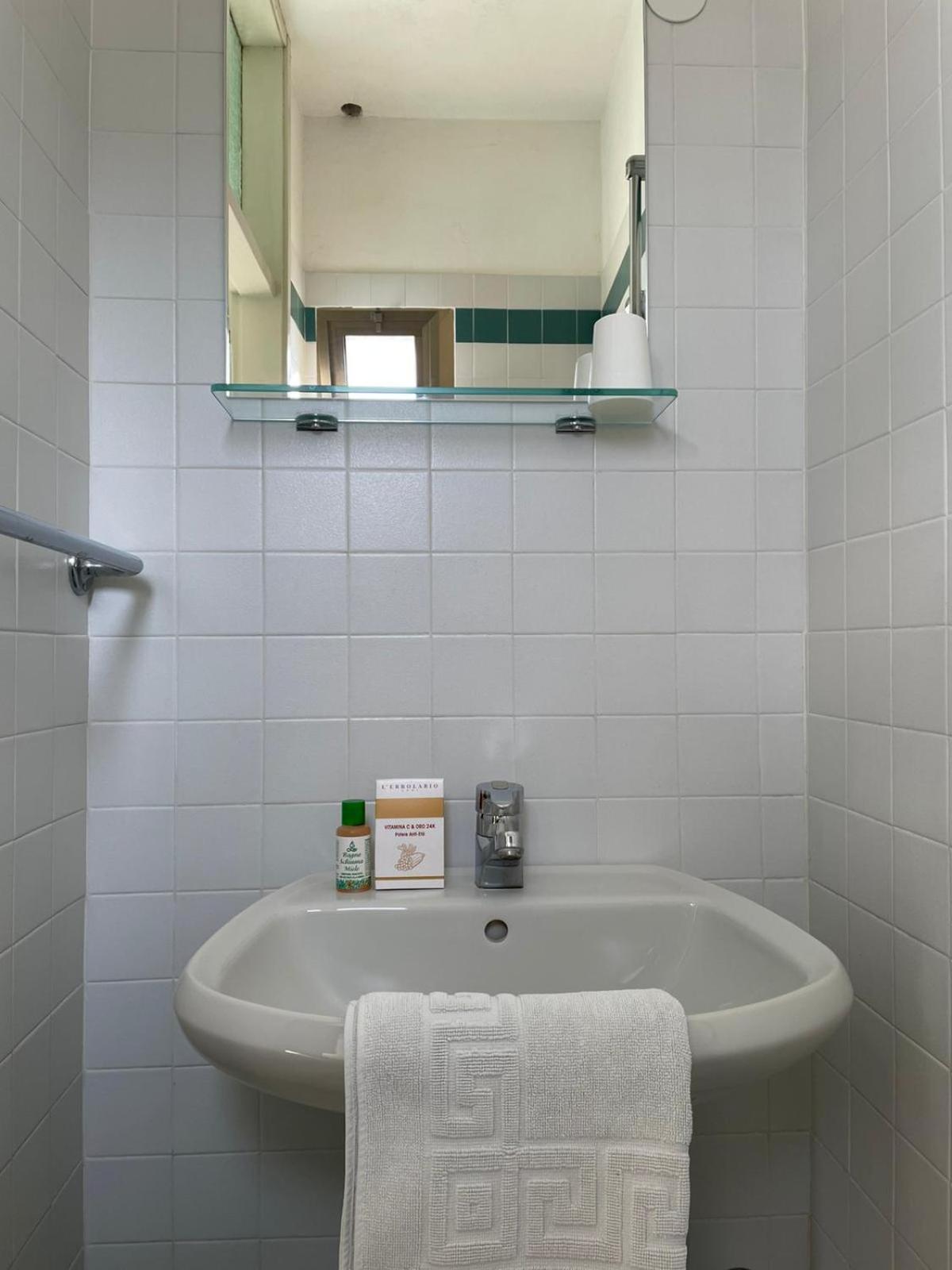 Double or Twin Room,1351372507:JPEG