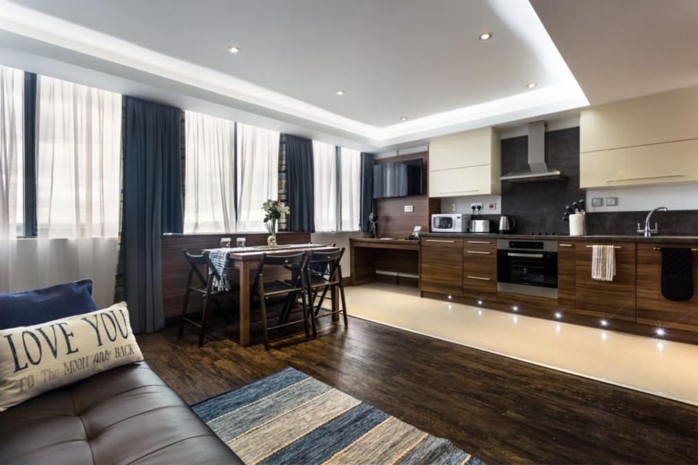 Deluxe King Suite