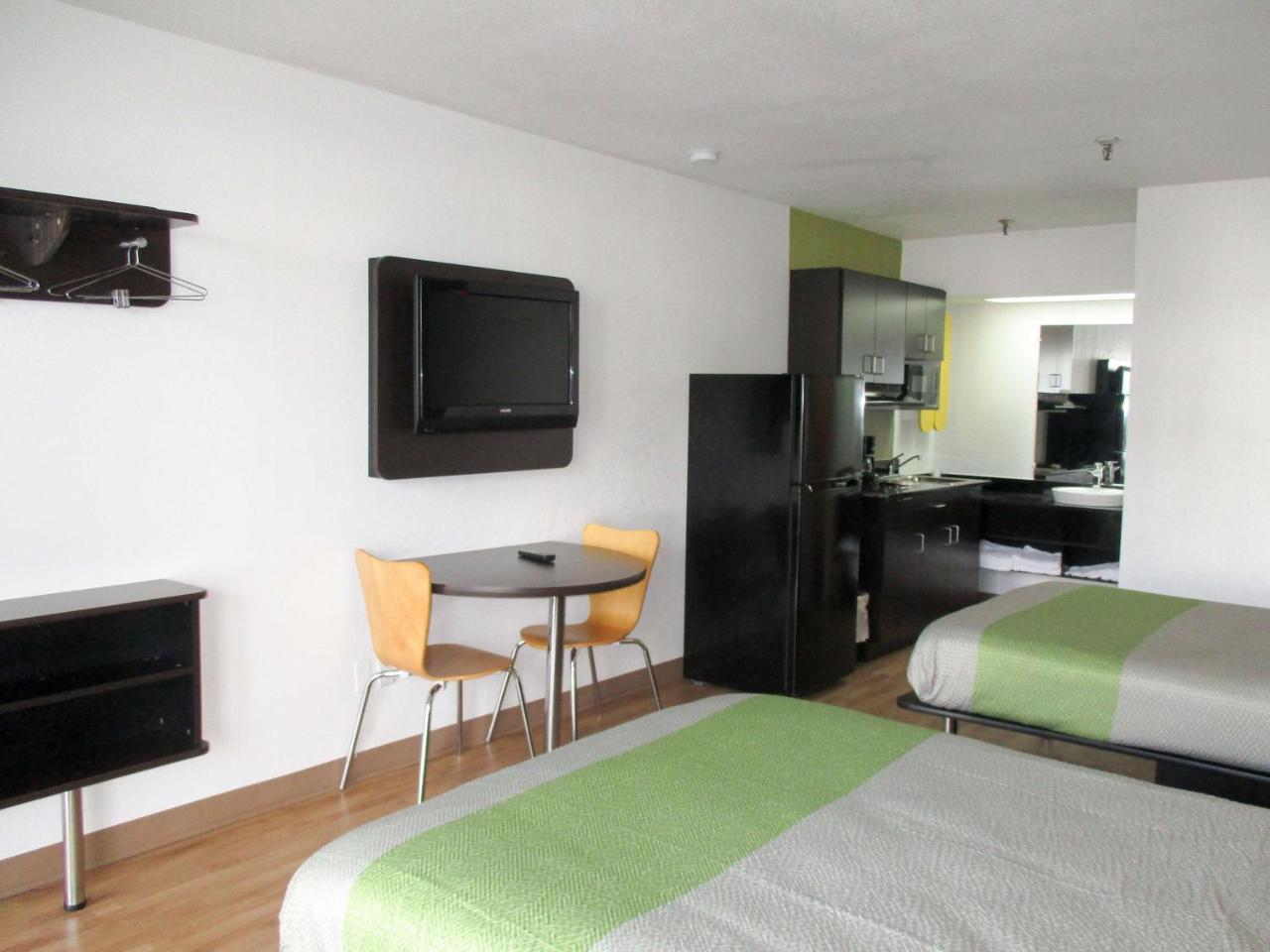 Deluxe Quadruple Room - Non-Smoking