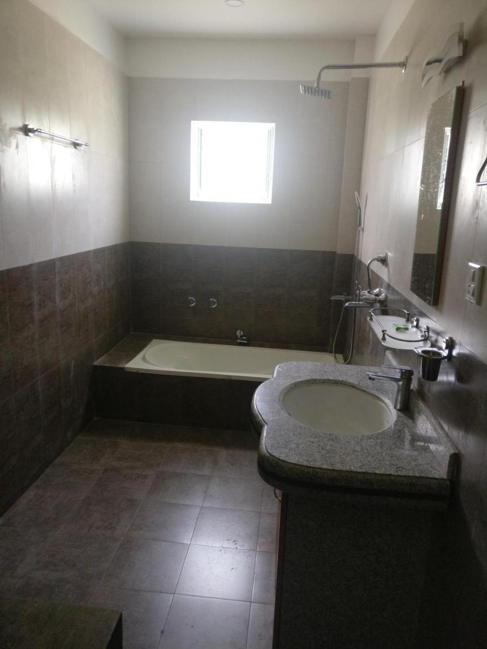 Deluxe Double Room (2 Adults + 1 Child)