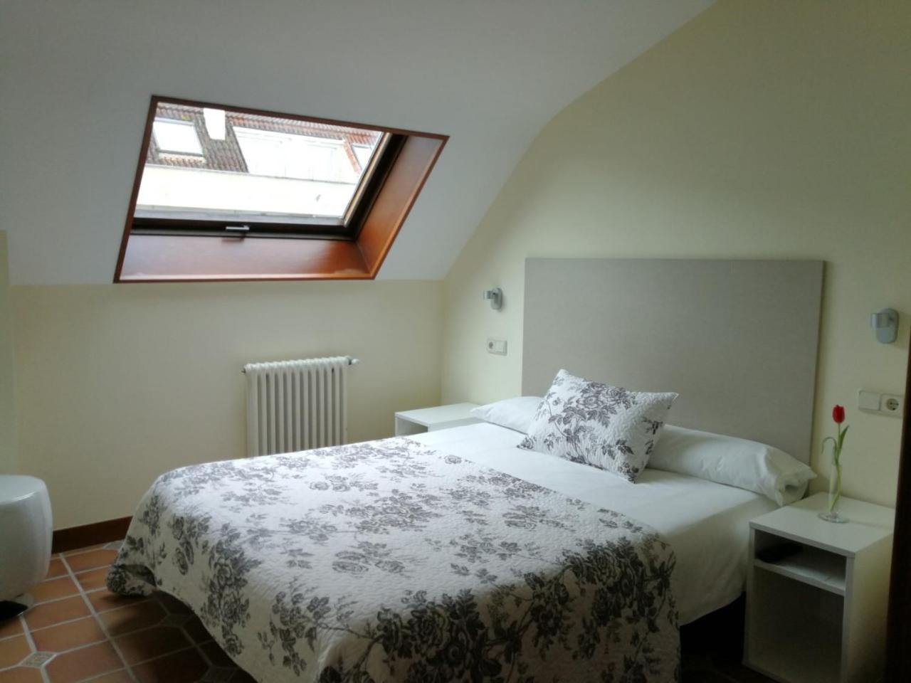 Small Double Room,780339207:JPEG