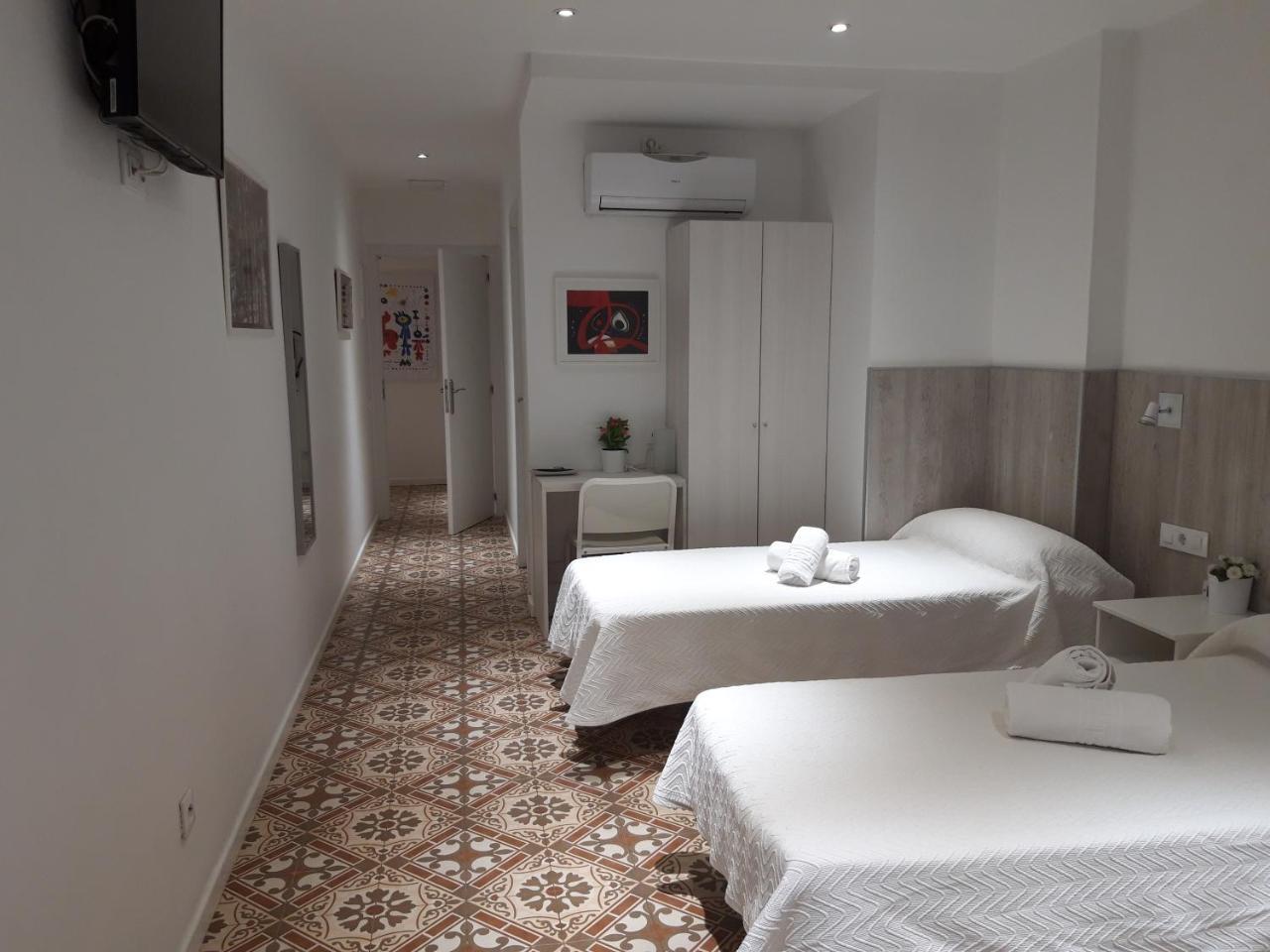 Quarto Triplo com Casa de Banho Privativa