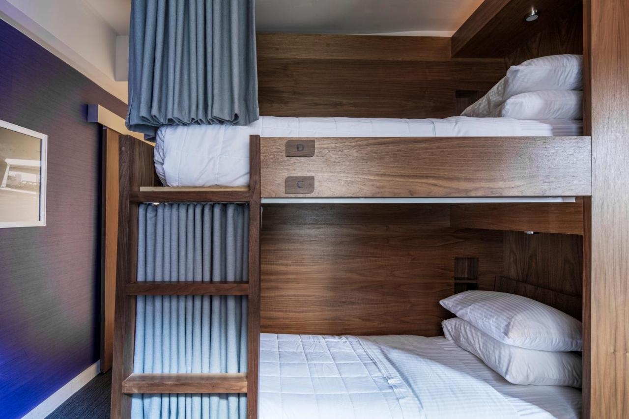 Posto Letto in Dormitorio Misto con 4 Letti