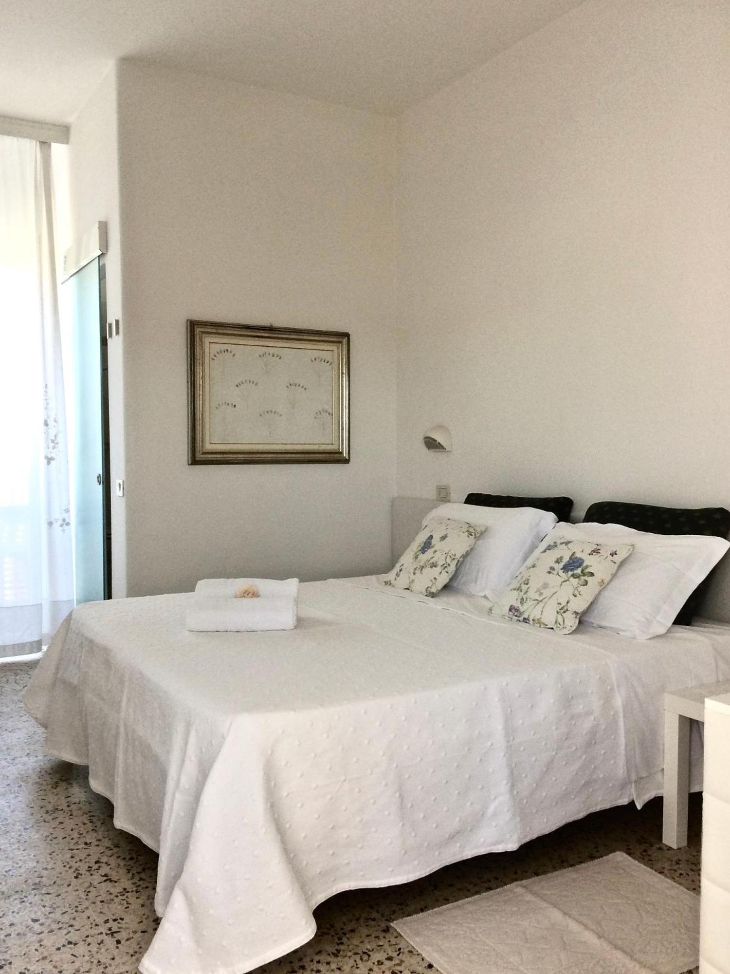 Budget Double or Twin Room,758615845:JPEG