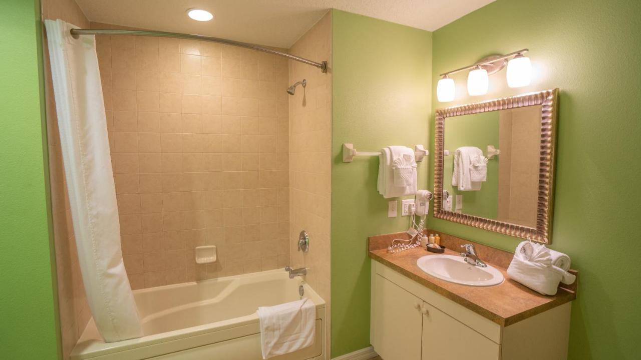 One Bedroom Condo Sofa Bed Full Kitchen