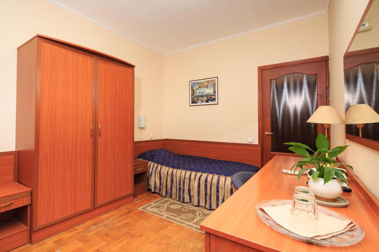 Mixed Dormitory Room