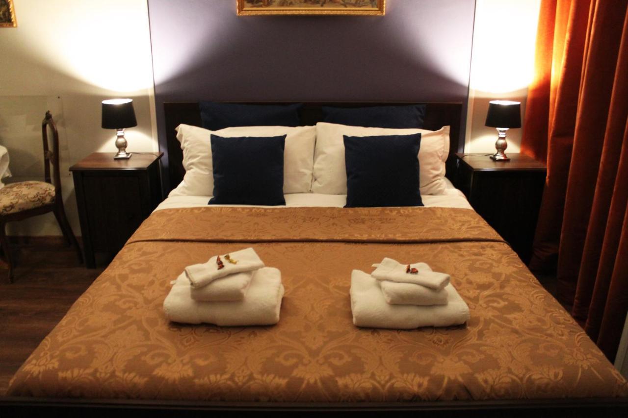 Double Room Private Bathroom