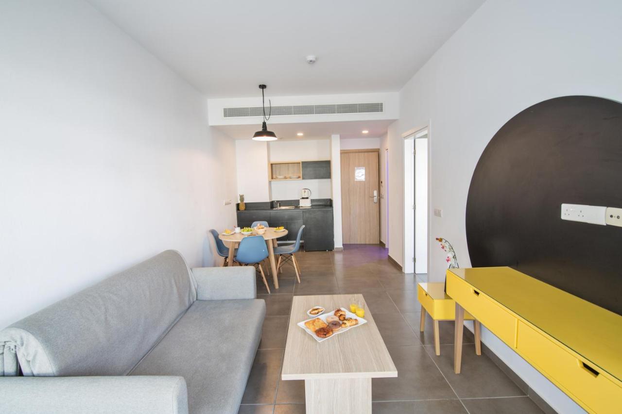 Deluxe One - Bedroom Apartment