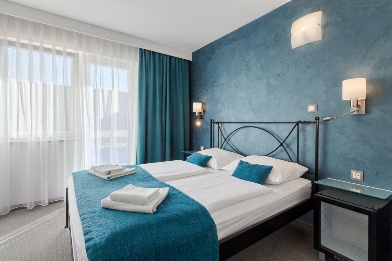 Standard Double or Twin Room with Balcony,790906215:JPEG