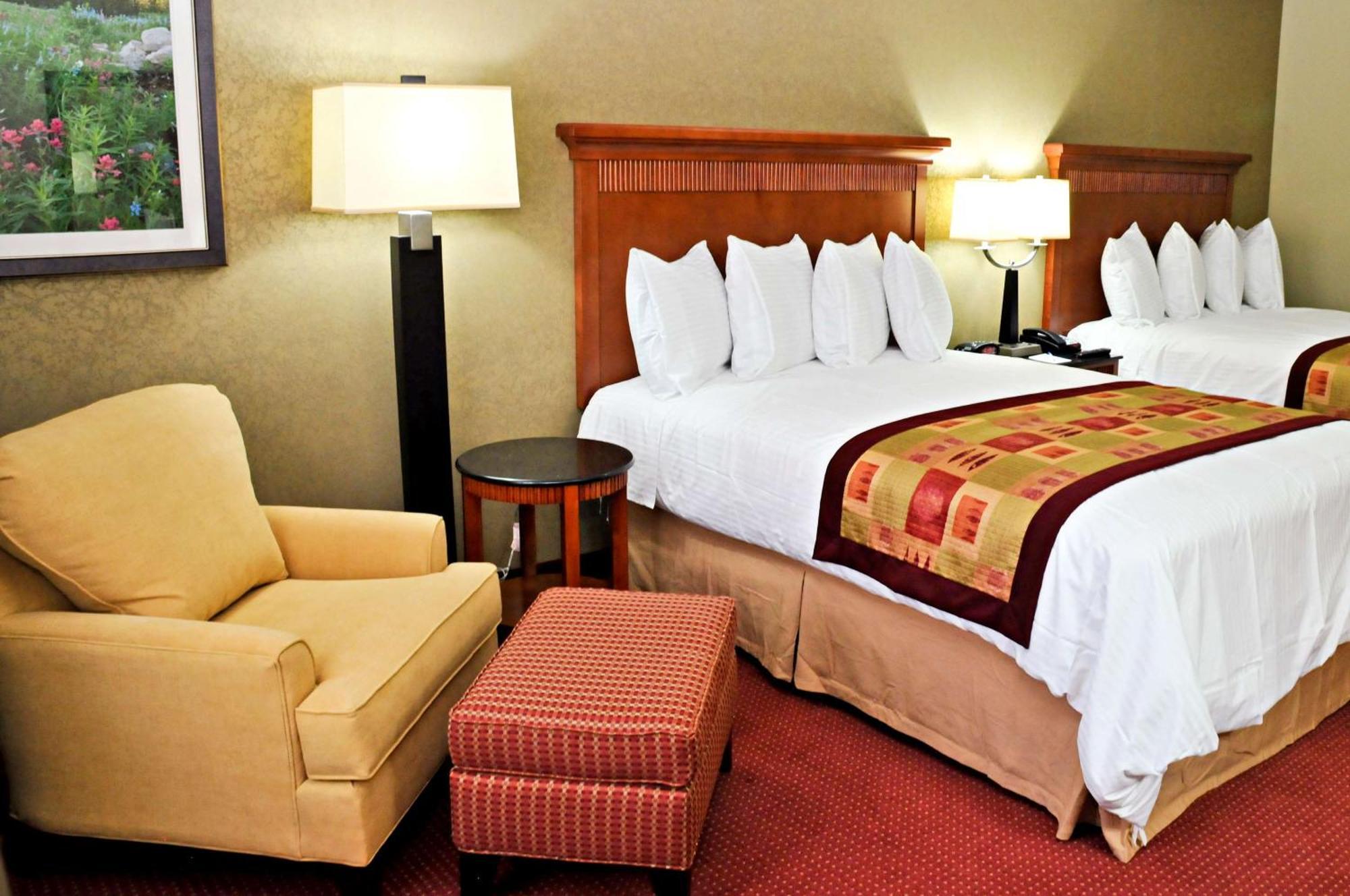 Queen Room with Two Queen Beds - Non-Smoking,220401827:JPEG