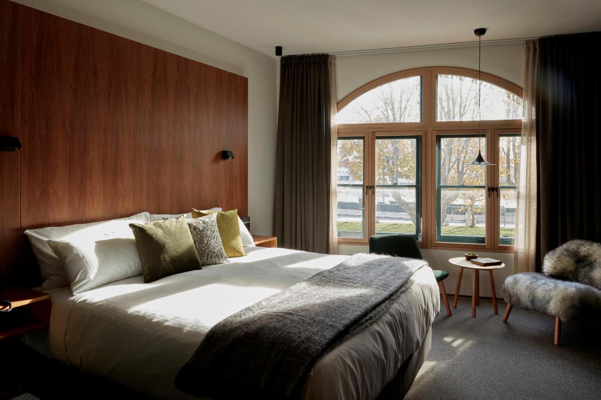 Deluxe King Room - Grove