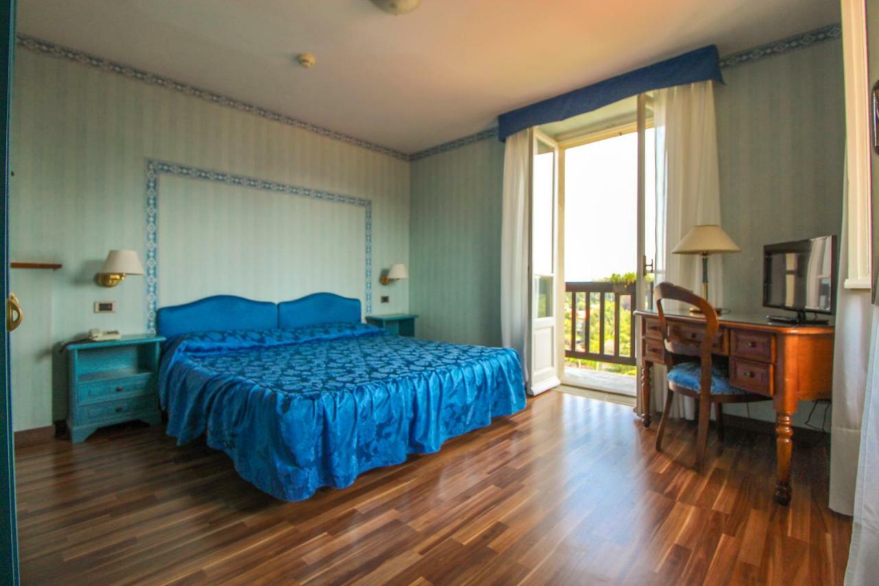 Doppel-/Zweibettzimmer mit Balkon