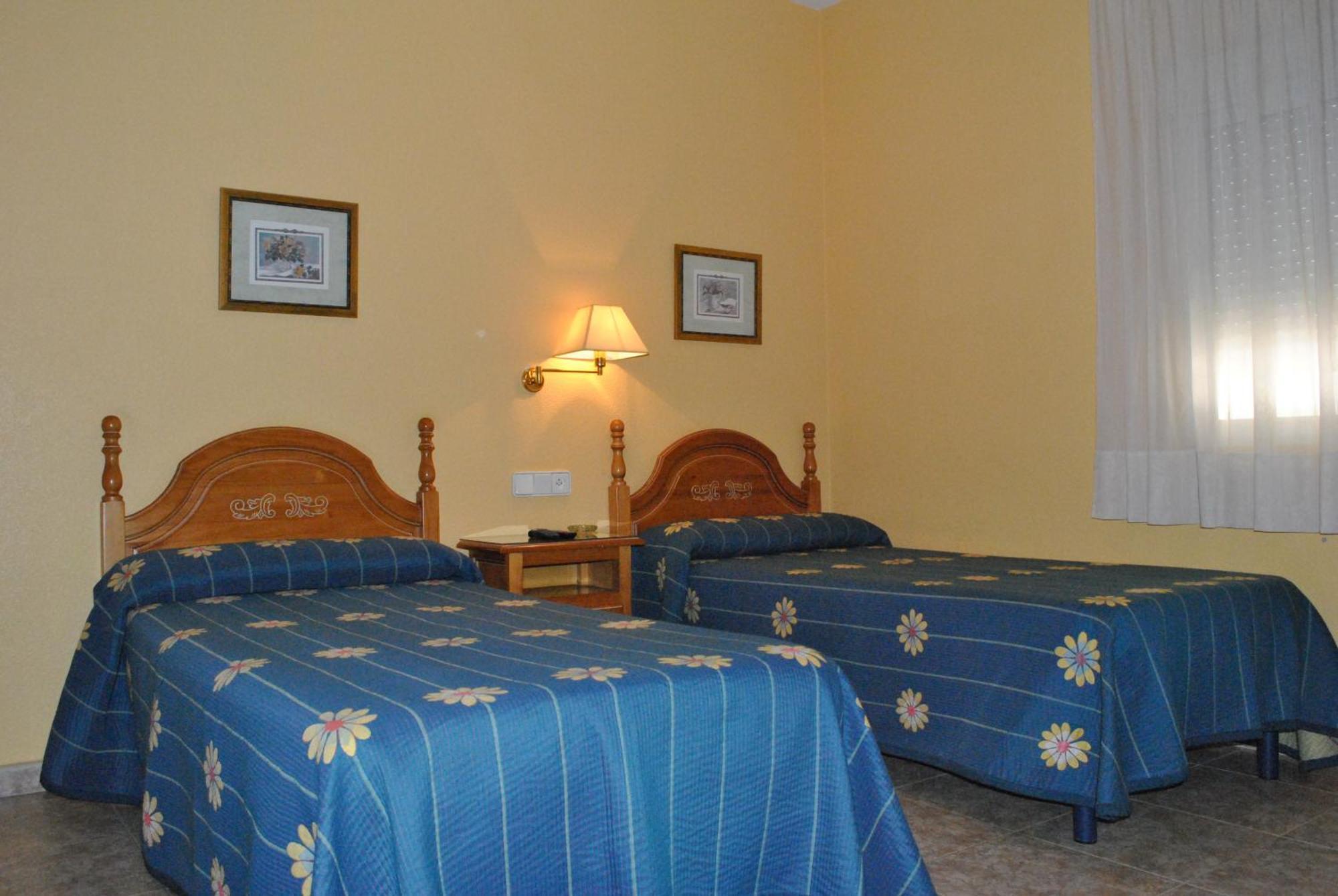 Triple Room,695056857:JPEG