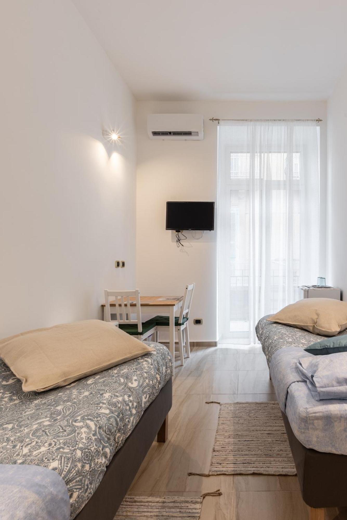 Camera Matrimoniale/Doppia con Letti Singoli con Bagno Privato Esterno