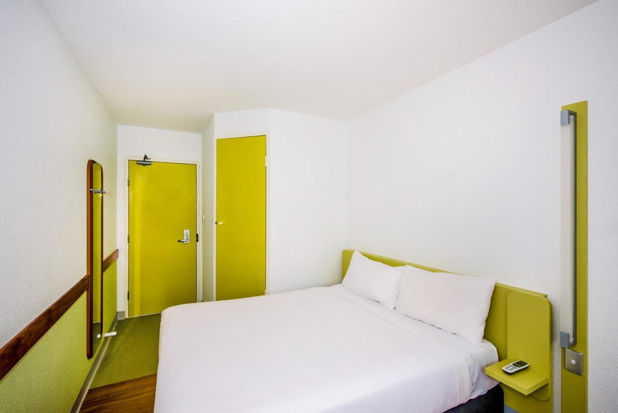 Standard Zimmer mit Kingsize-Bett