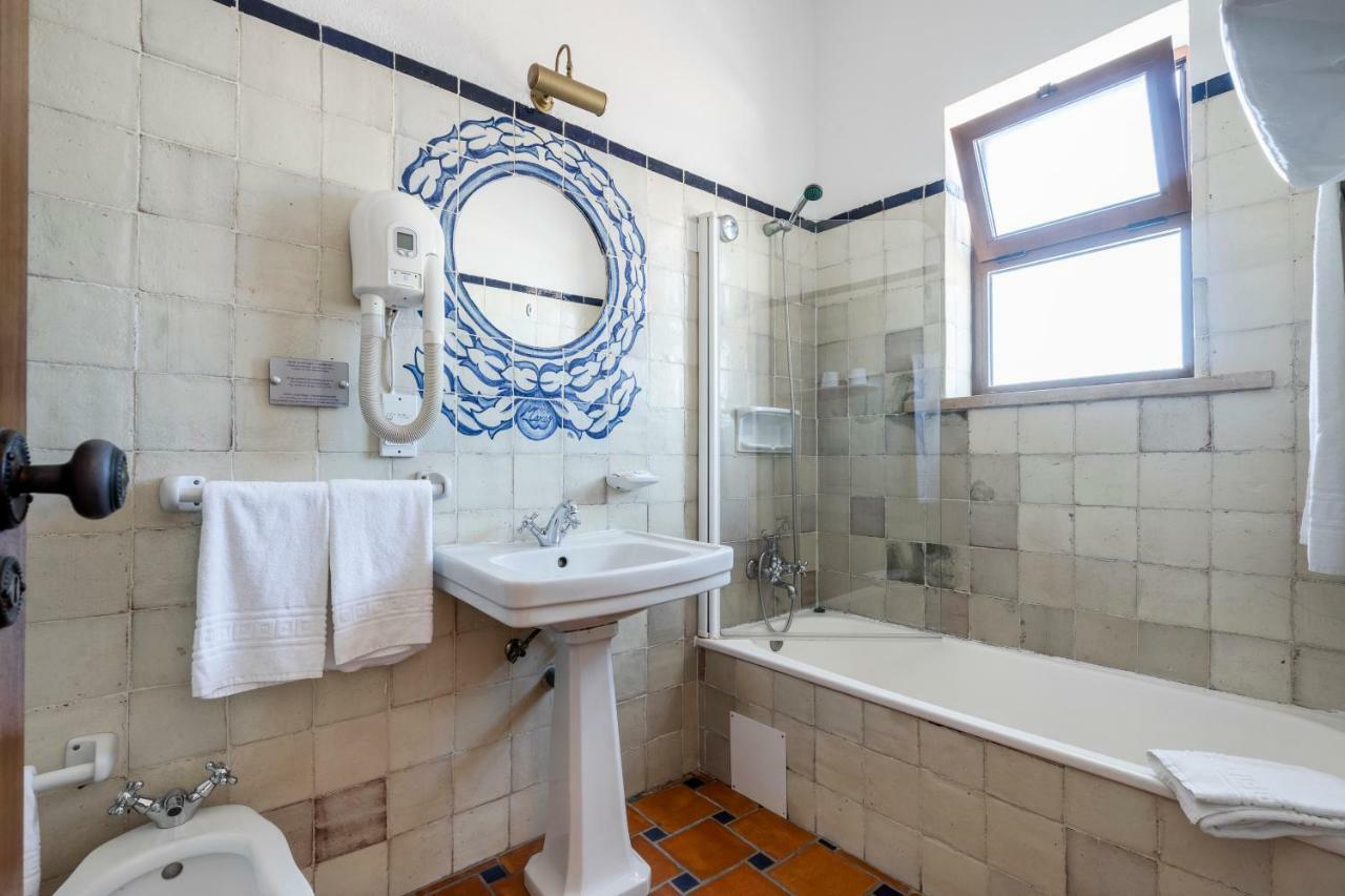 Kamer met 1 of 2 Bedden en Uitzicht op de Rivier