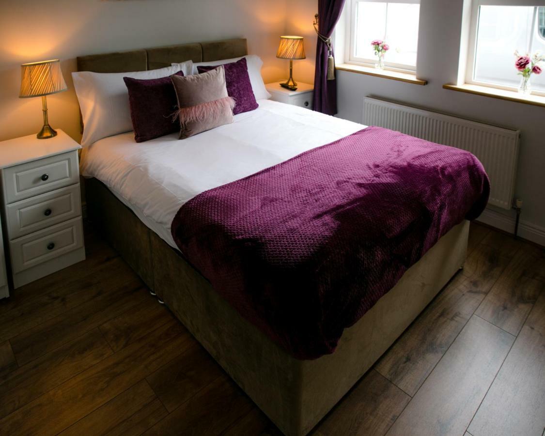 Deluxe Double Room Shower