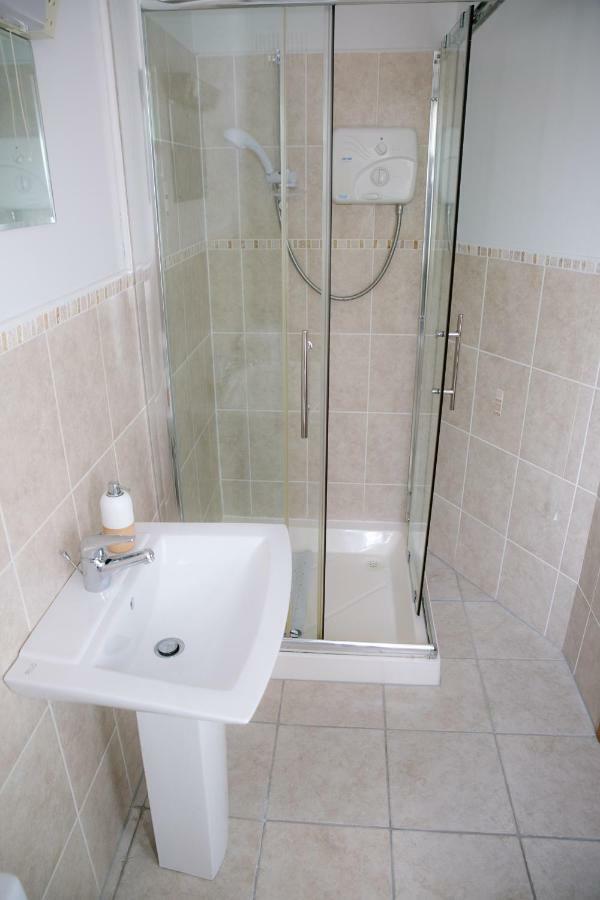 Triple Room Shower