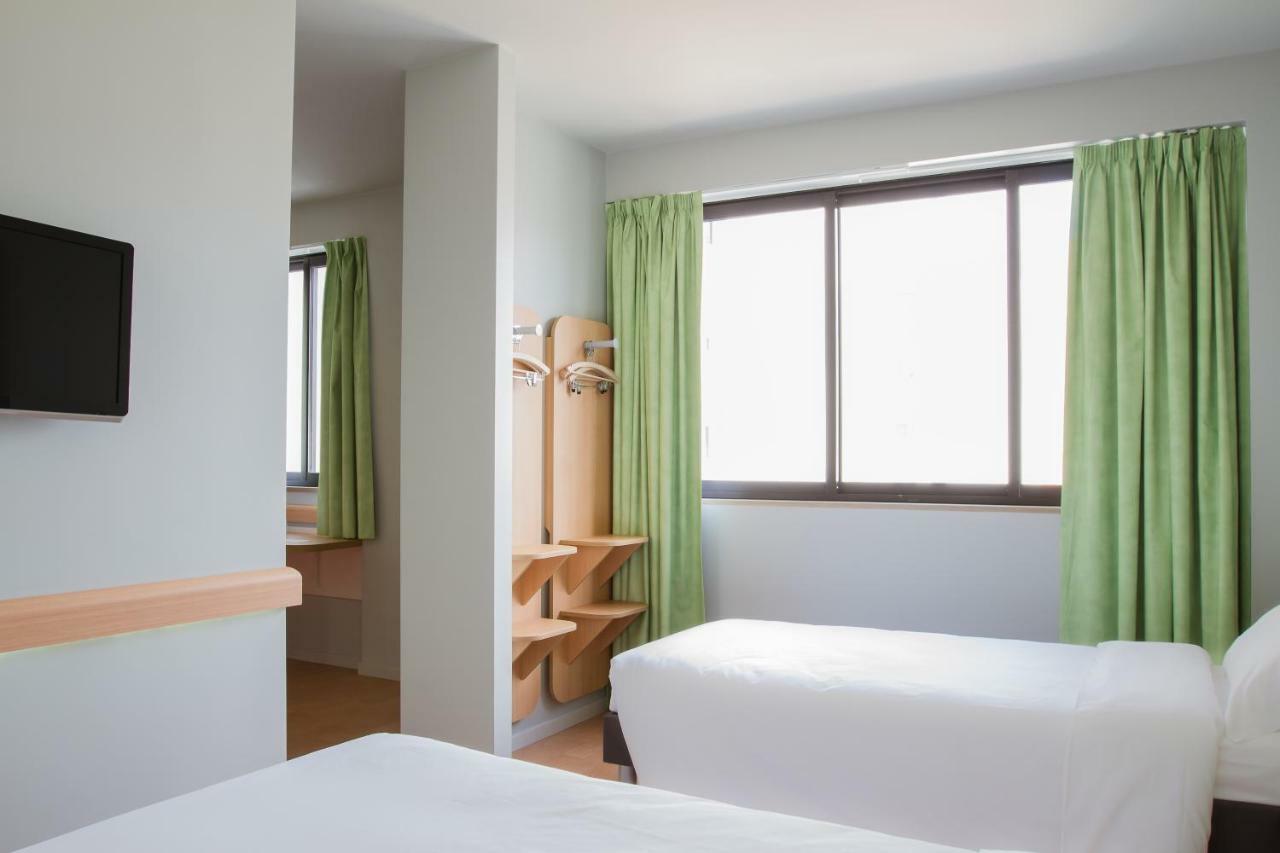 Quarto Standard com 1 Cama de Casal e 1 Cama Individual