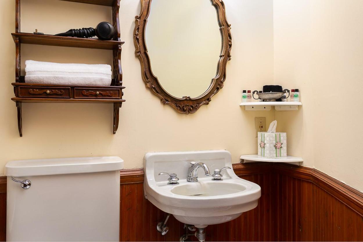 East Lake Room,1499406697:JPEG