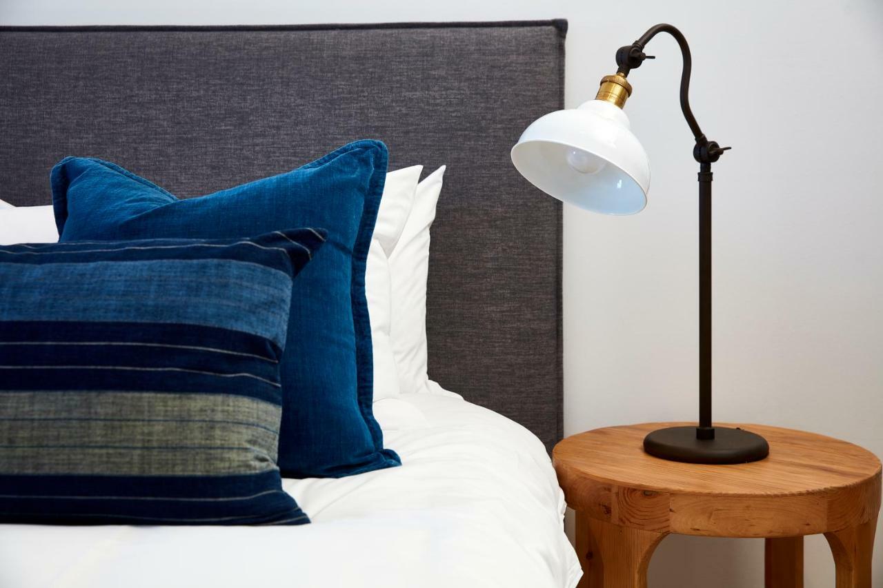 Habitación con cama grande