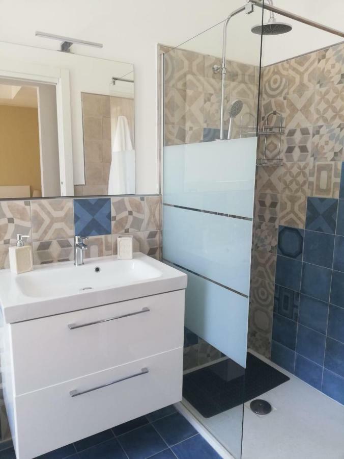 Deluxe Room,892303429:JPEG