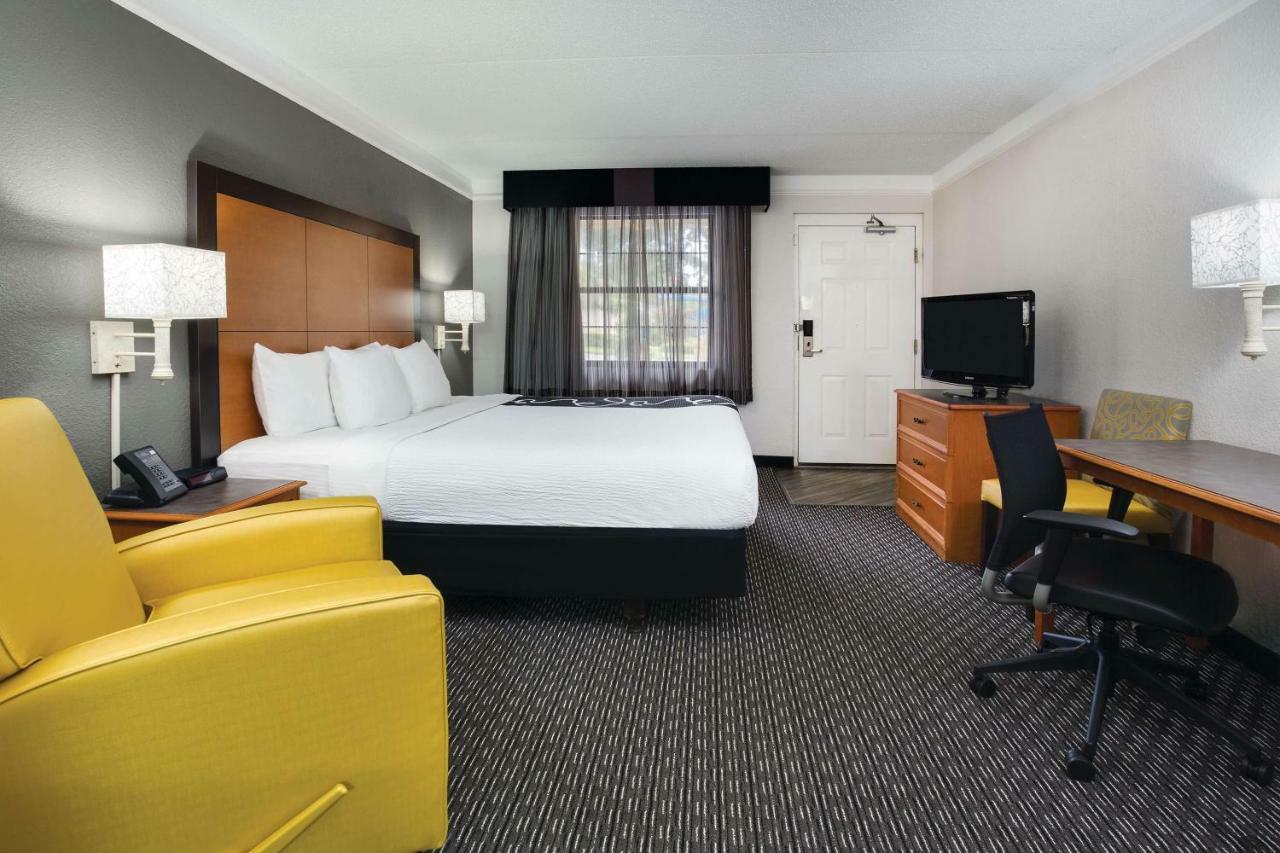 King Room with Bath Tub - Mobility/Hearing Accessible - Non-Smoking
