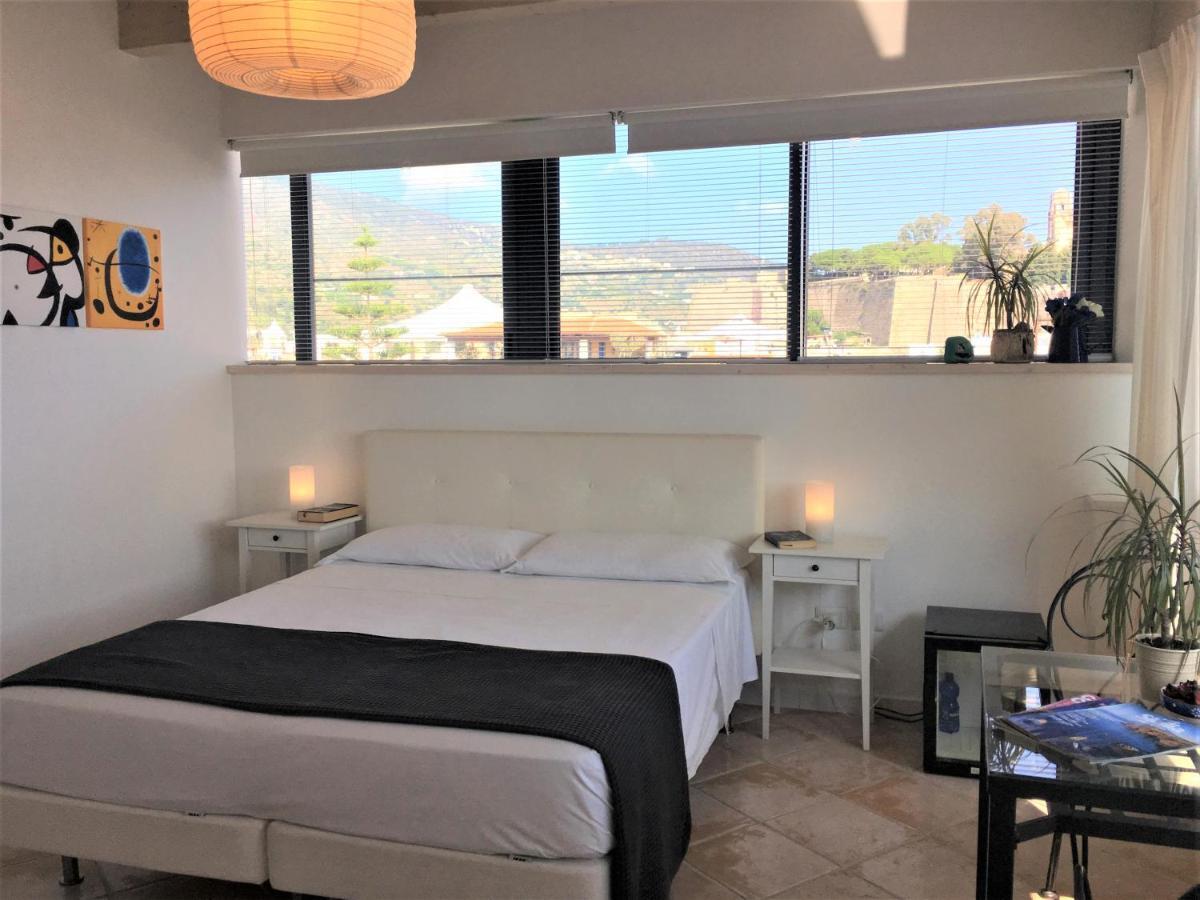 Double or Twin Room Sea View